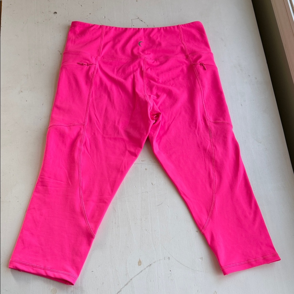 ZYIA Vibrant Hot Pink Women’s Capri Leggings - Picture 3 of 11